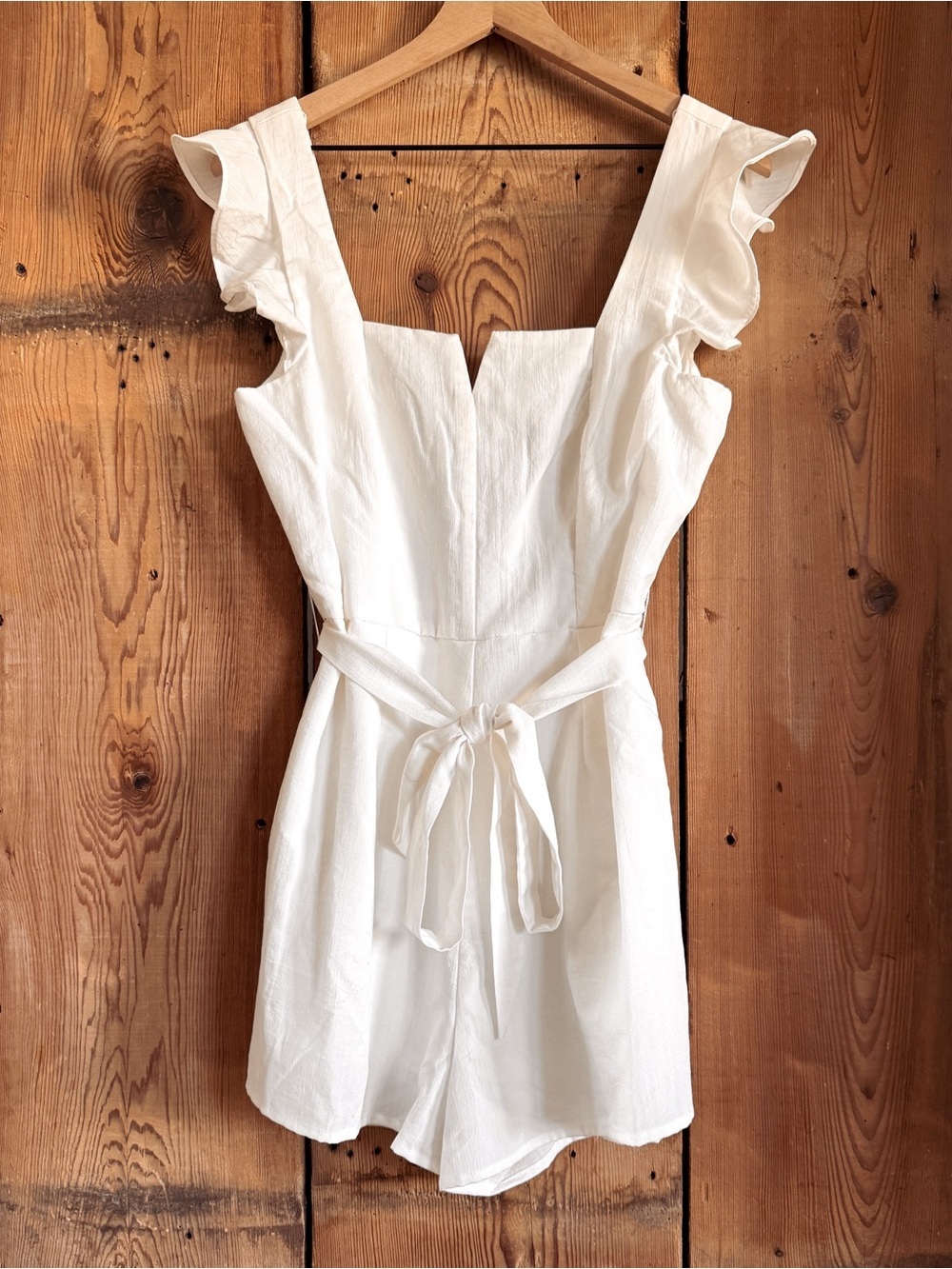 Sz L Mi Ami Francesca’s Amy Tie Waist White Linen Flutter Sleeve Romper NWOT